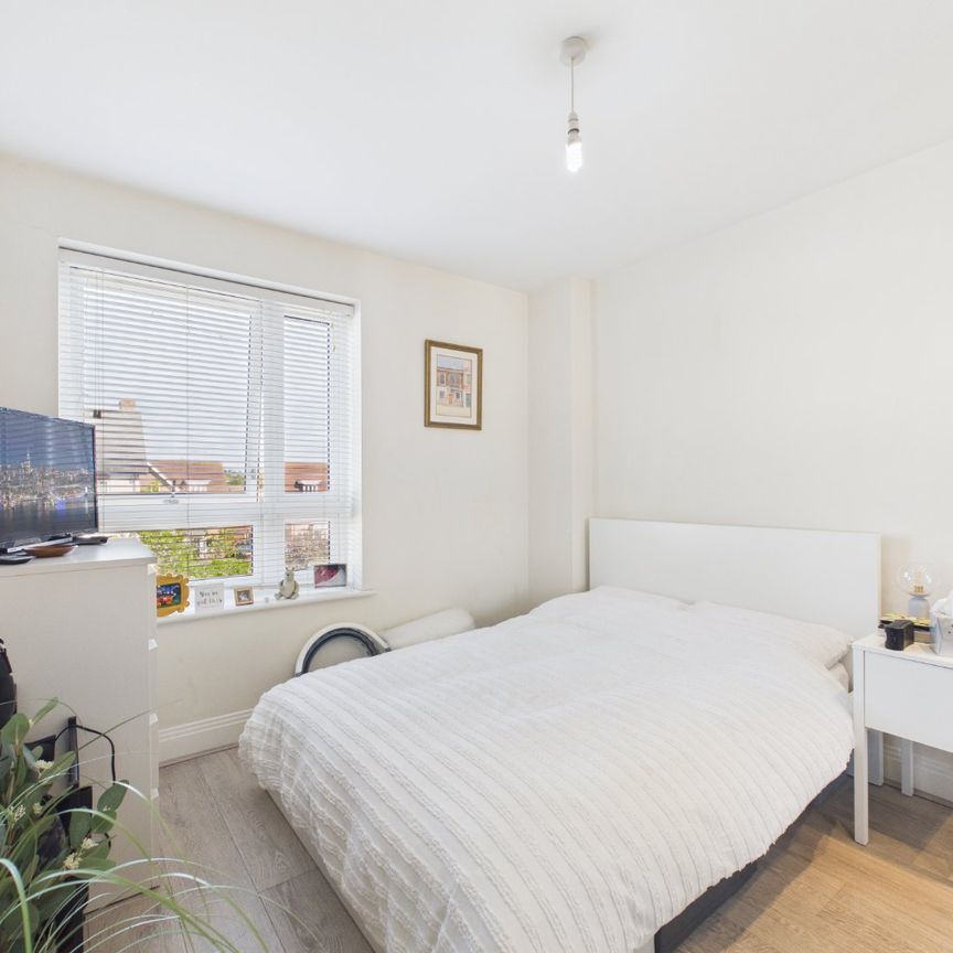 2 bedroom in Grebe Way, Maidenhead - Photo 1