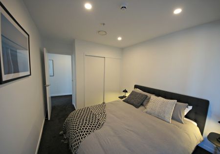 Immaculately presented 3 bedroom apartment in Wellington's new Victoria St. Precinct - Photo 2