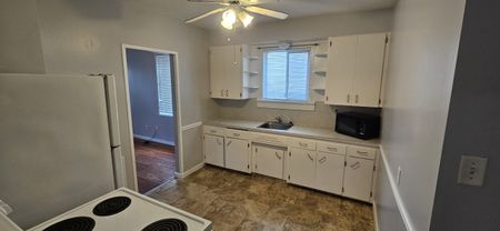 2bed 1bath Duplex; Downtown – Available February 1st - Photo 3