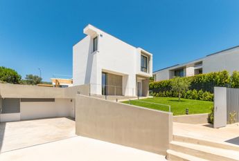 5 Bedroom House with swimming pool, Carnaxide, Oeiras