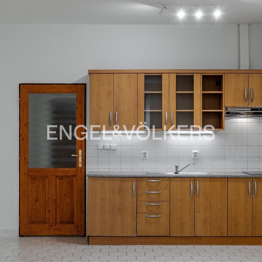 Pronájem bytu 1+kk a garsoniéry 35 m² - Fotografie 1