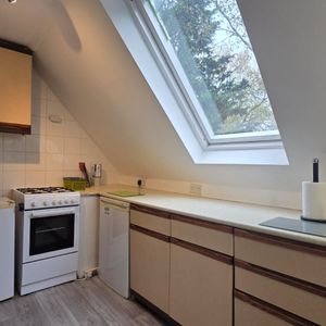 Mildridge Farmhouse, Berkshire, SL3 - Photo 2