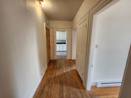 226 Douglas Avenue - U3 - Photo 2