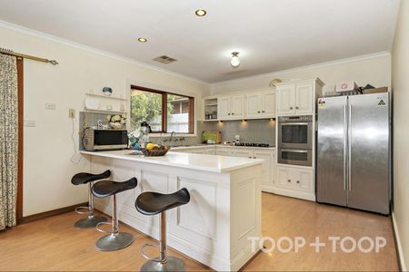 Delightful family home with inground pool - Photo 2