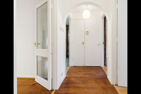 2 Bed Flat, Cotton Avenue, W3 - Photo 4