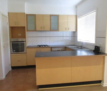 Cozy, well maintained townhouse! - Photo 5