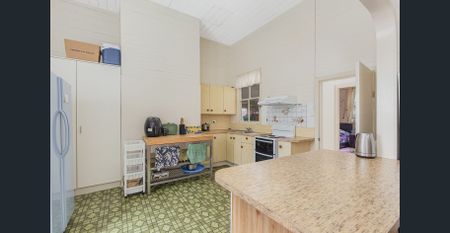 Character Cottage - Great Location - Photo 5