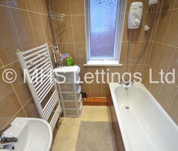 4 Bedroom Semi-Detached House for rent in Regent Park Terrace - Photo 3