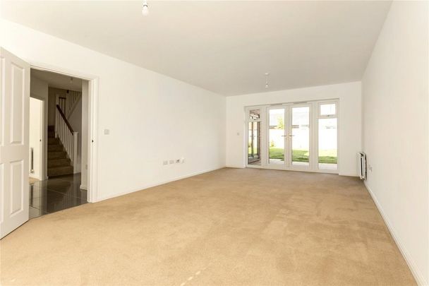5 bedroom detached house to rent - Photo 1