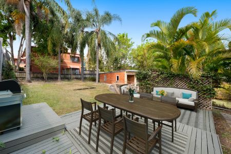 CHARMING EAST BRISBANE GEM JUST MINUTES FROM THE CBD - Photo 4