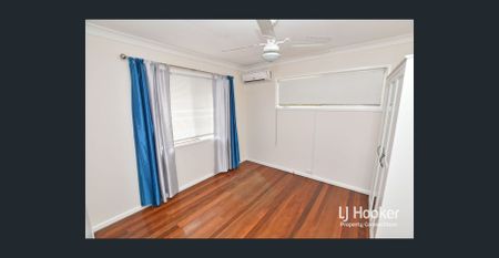 Power, Gas & Water Included. 3 Bedroom Upper Level Duplex. Shared Pool - Photo 5