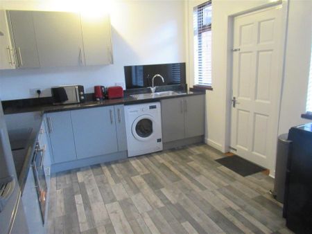 2 bedroom terraced house to rent - Photo 4