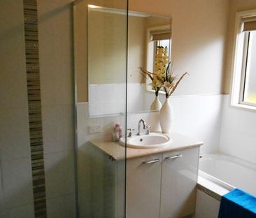 2 LYSTERFIELD LANE, Wodonga VIC 3690 - House For Rent | Domain - Photo 5