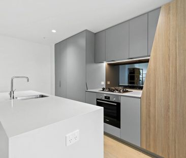 Stylish & Convenient Apartment in Footscray - Photo 1