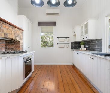 Queenslander Charm with Flexible Family Living - Photo 5