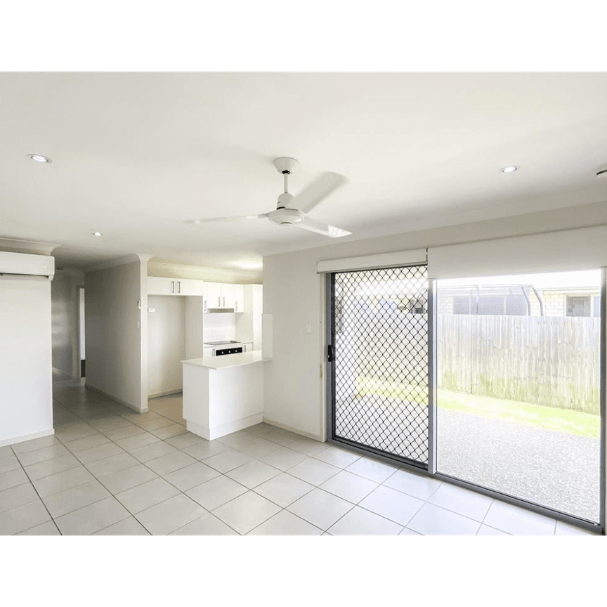 Modern, Light-Filled Low-Set Home in Quiet Hillcrest Pocket - Photo 1
