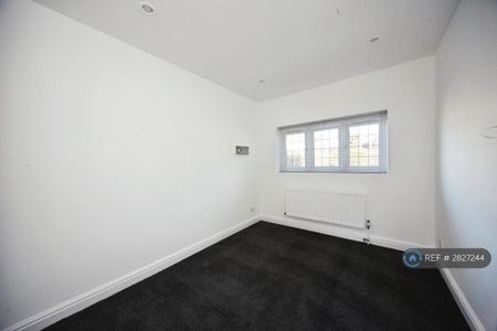 3 bedroom detached house to rent - Photo 4