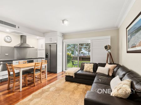 MODERN UNIT WITH WATER VIEWS AND BEACHFRONT LOCATION - Photo 4