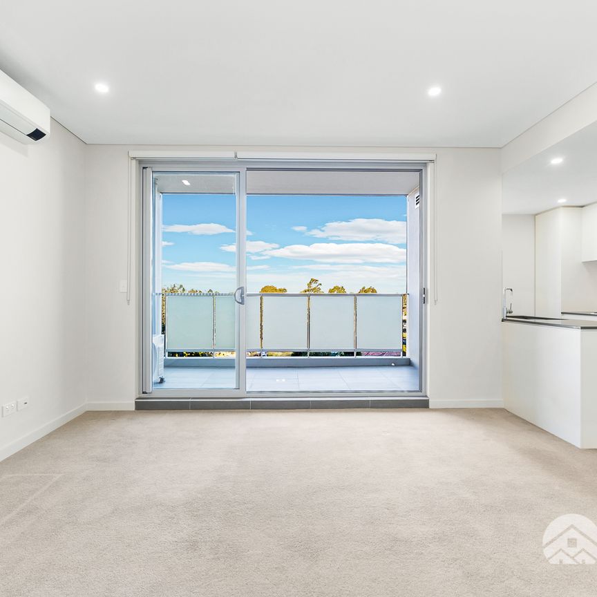 Apartment Beside Holroyd Park – Exceptional Lifestyle Opportunity - Photo 1