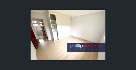 CONVENIENT.... Near Train station and Shops. - Photo 4