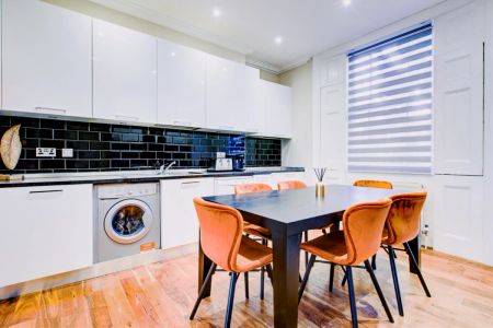 3 Bed Apartment - Photo 2