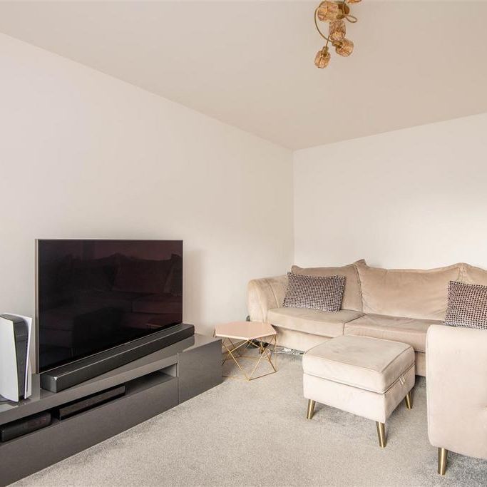 4 bedroom detached house to rent - Photo 1