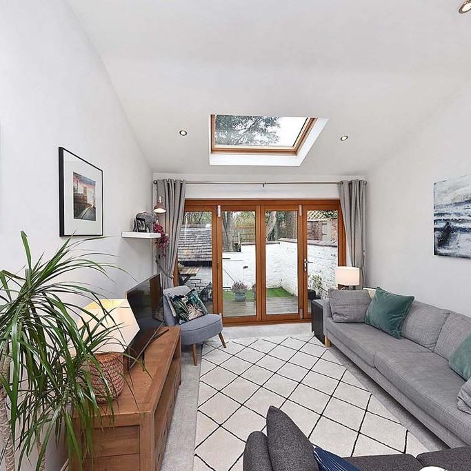 2 bedroom end of terrace house to rent - Photo 1