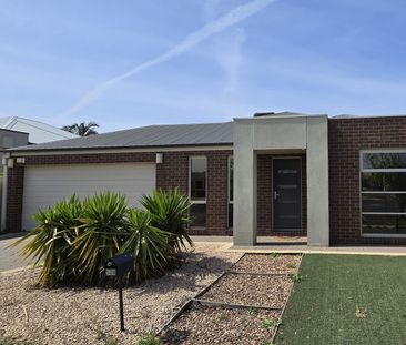 Modern Home With Three Bedrooms - Photo 1