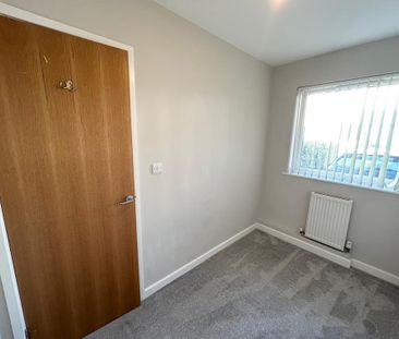 2 bedroom end of terrace house to rent - Photo 4