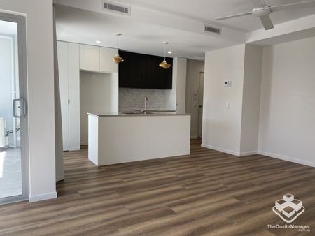 2 Bed 2 Bath 1 Car Luxury Apartment - Photo 3