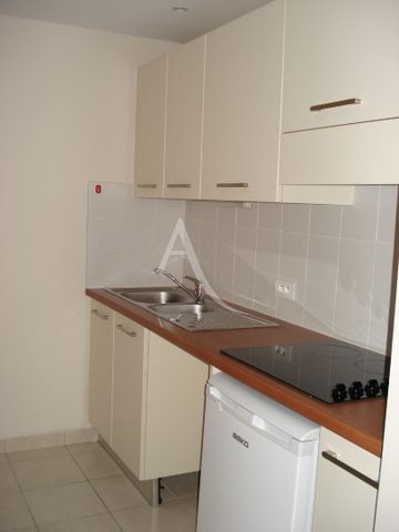 Location Appartement 2 pièces 42m² FONTENAY LE COMTE 85200 - Photo 2