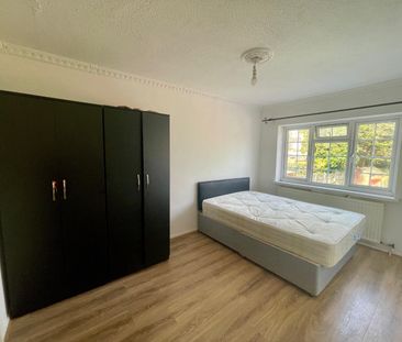 3 bed end of terrace house to rent in Aspen Drive, Wembley, HA0 - Photo 4