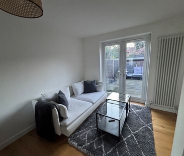 1 Bed Semi-Detached House, Temple Close, E11 - Photo 2