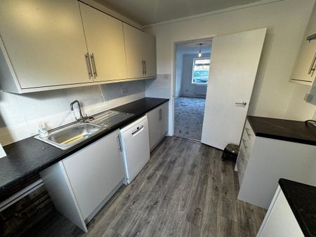 2 bedroom maisonette to rent - Photo 3