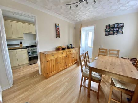 3 bedroom semi-detached house to rent - Photo 2