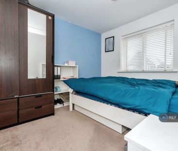 4 bedroom semi-detached house to rent - Photo 5
