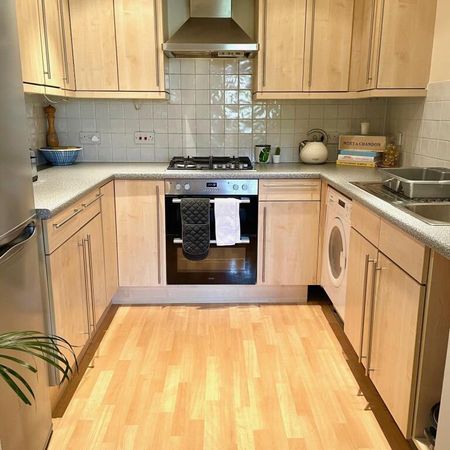 3 bedroom flat to rent - Photo 3