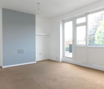 St. Nicolas Park Drive, Nuneaton - Photo 4