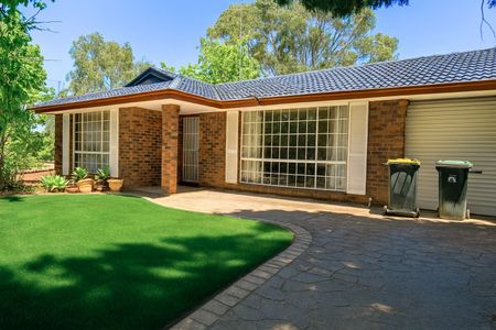 Light, Bright & Freshly Painted Home Near Schools and Shop - Photo 5