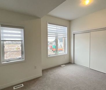 For Lease - 86 Canvas Crescent, Welland, Ontario - Photo 2