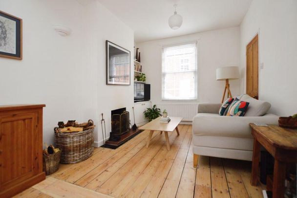 3 bedroom terraced house to rent - Photo 1