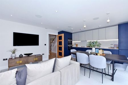 3 bedroom semi-detached house to rent - Photo 3