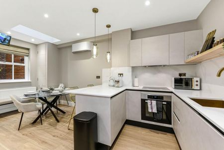 3 bedroom mews to rent - Photo 5