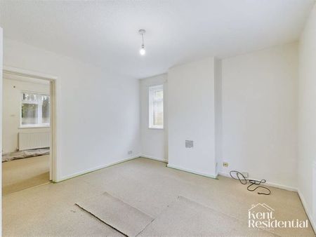 1 bed flat to rent in Sir Evelyn Road, Rochester, ME1 - Photo 3