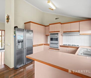 Stylish & Convenient 3-Bedroom Gem in Central Pakenham - Photo 2