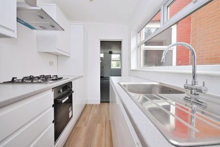 2 bedroom terraced house to rent - Photo 4