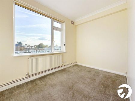 3 bedroom flat to rent - Photo 4