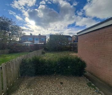 2 bedroom end of terrace house to rent - Photo 4