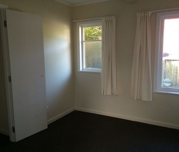 4 Bedroom Brick and Tile - Photo 4