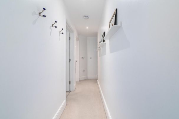 5 Bed Terraced House, St Augustine's Avenue, CR2 - Photo 1